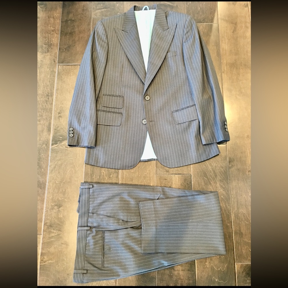 Designer PEAK LAPEL Grey Suit (42)